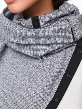 lululemon athletica Grey Herringbone Button-Trim Wrap Scarf